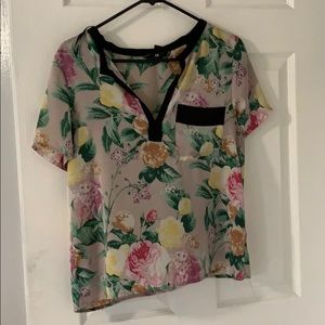 blouse in perfect condition. Wore Few times